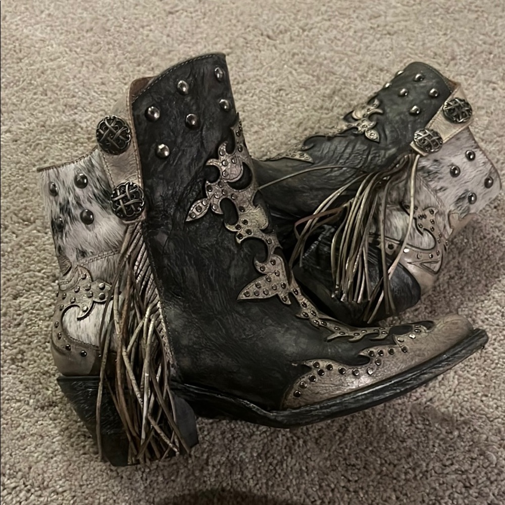 Stylish Black and Silver Women's Boots - Picture 4 of 9